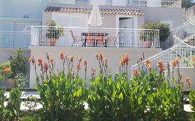 Malibu Studios & Apartments
